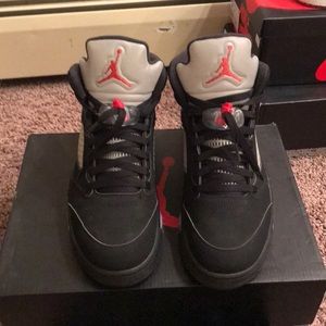 Air Jordan’s 5 og Metallic Size 9.5